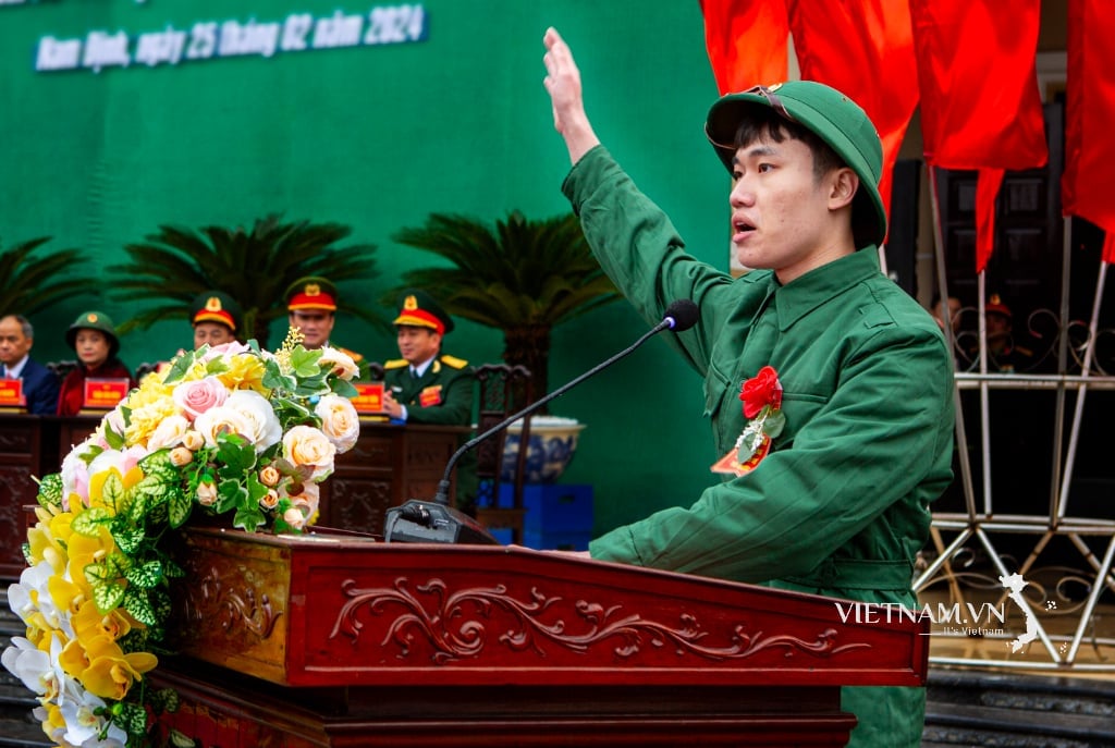 Theo tiếng gọi của Tổ quốc thiêng liêng