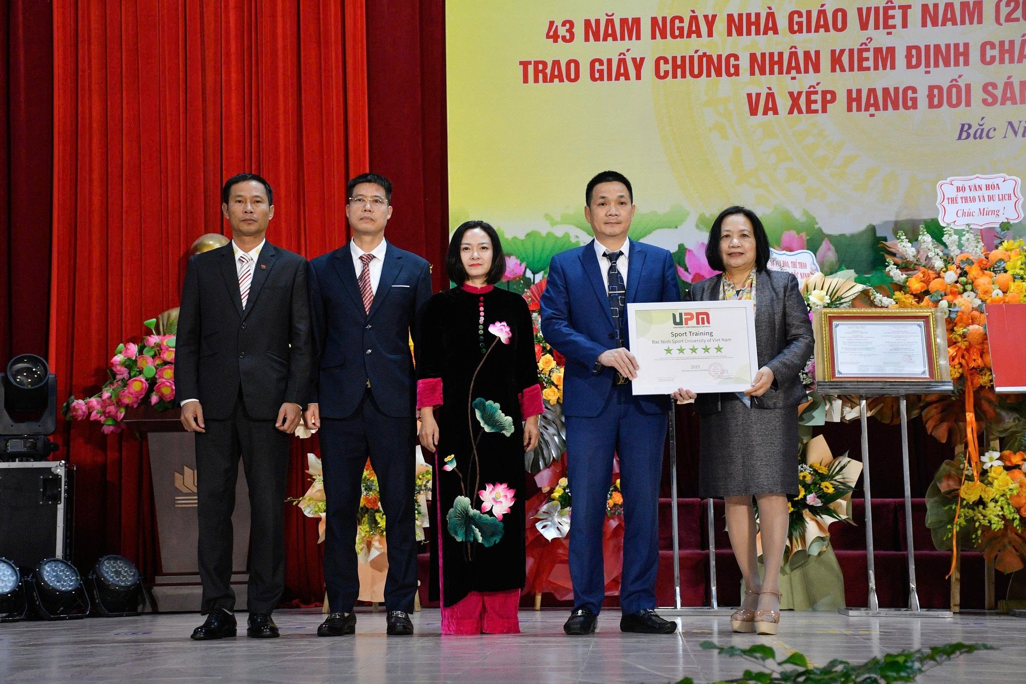 Trường Đại học TDTT Bắc Ninh long trọng kỷ niệm ngày nhà giáo Việt Nam 20/11 và đón nhận giấy chứng nhận kiểm định chất lượng giáo dục - Ảnh 4.