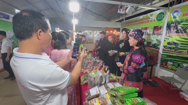 Khai mạc Hội chợ Xúc tiến Thương mại khu vực miền Nam 2025- Ảnh 5.