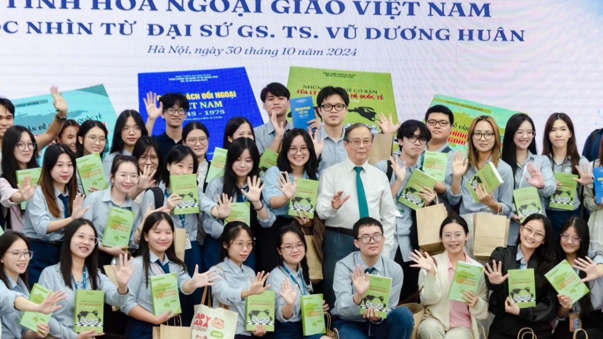 GS. TS Vũ Dương Huân: Nhà ngoại giao, nhà giáo và nhà khoa học