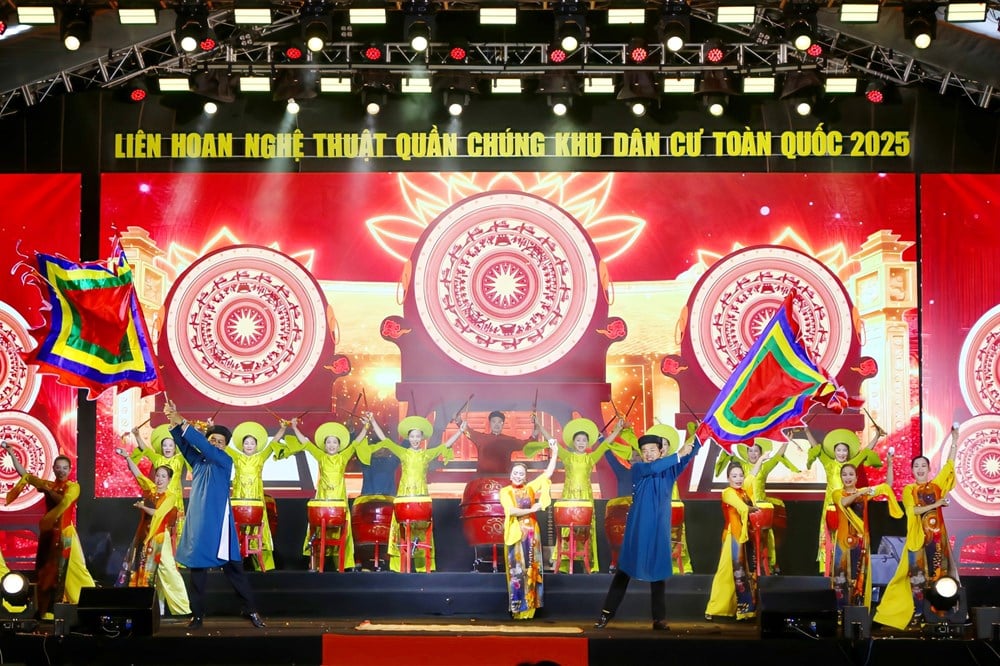 Avslutningsceremoni för den nationella mässkonstfestivalen i bostadsområdet - foto 2