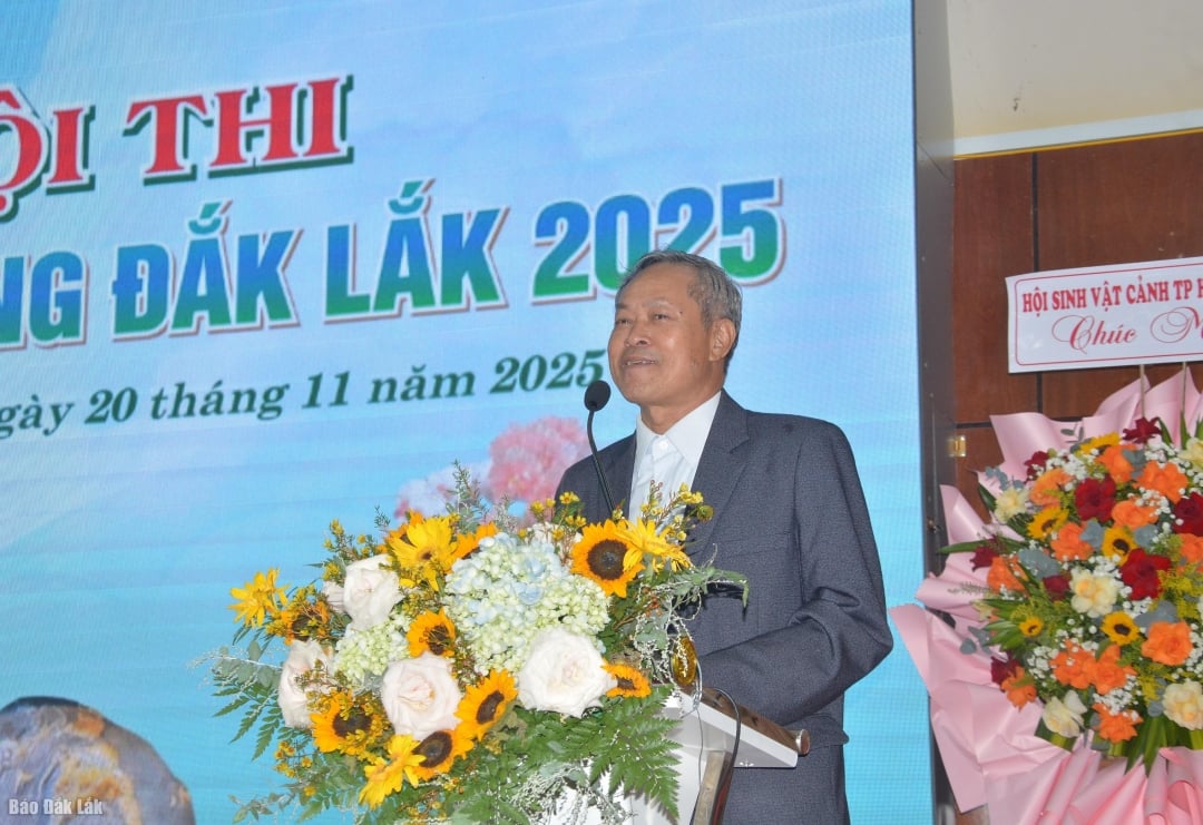 Chủ tịch Hội Sinh vật cảnh tỉnh Nguyễn Hữu Tuyên khai mạc triển lãm.