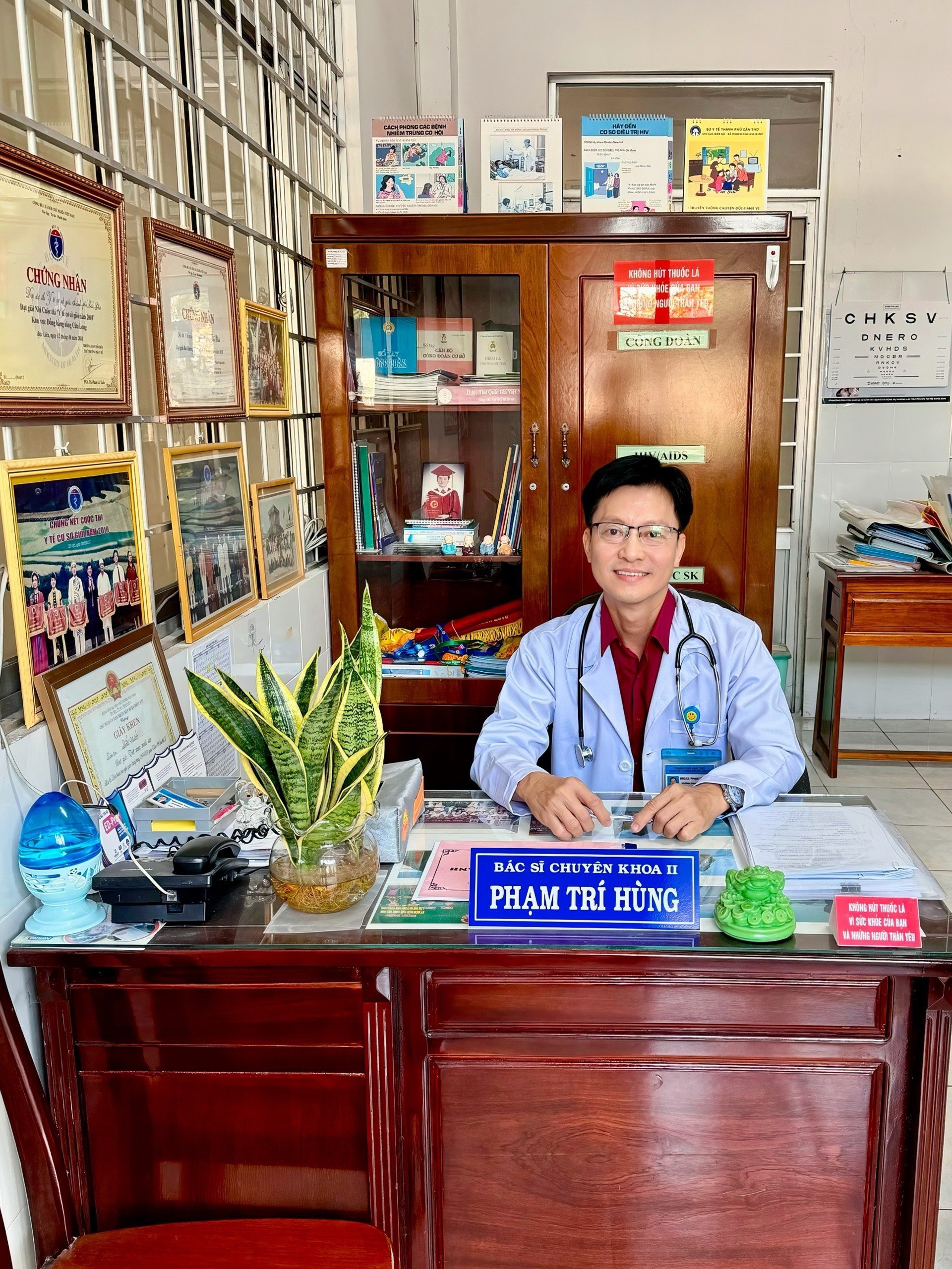 Bác sĩ Phạm Trí Hùng: Người bạn, người anh của bệnh nhân HIV- Ảnh 1.