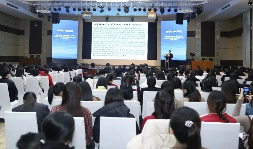 Más de 1.300 empresas y contribuyentes recibieron capacitación sobre las nuevas políticas tributarias.