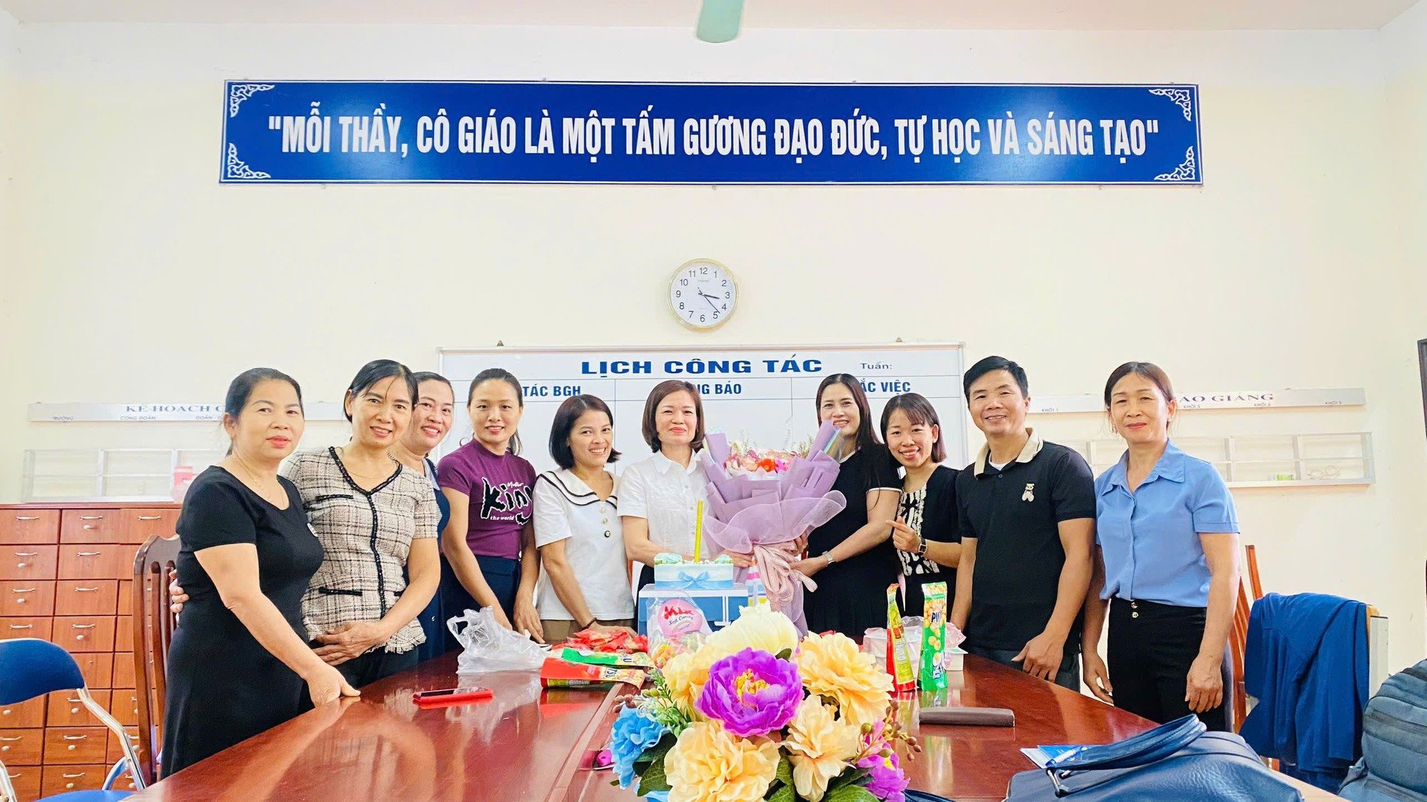 Cô giáo gần 20 năm chở những chuyến đò đặc biệt- Ảnh 4.