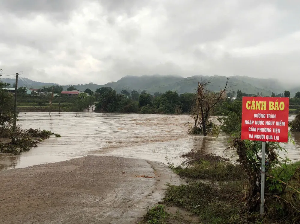 ទឹក​ជំនន់​កំពុង​ធ្លាក់​ចុះ ប៉ុន្តែ​នៅ​មាន​កម្រិត​ខ្ពស់​ខ្លាំង។