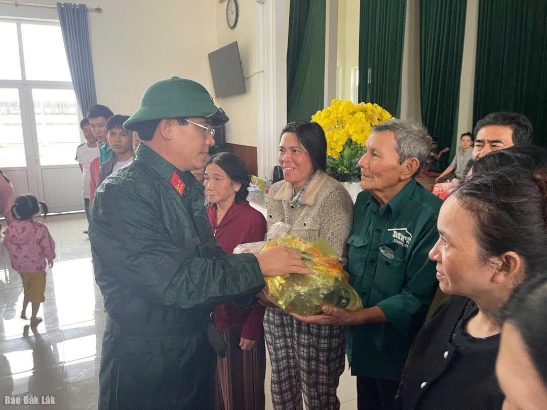 វរសេនីយ៍ឯក