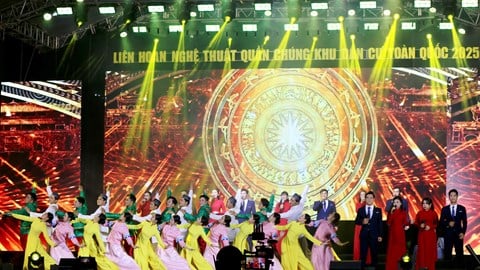 ពិធីបិទមហោស្រពសិល្បៈមហាជនតំបន់លំនៅដ្ឋានជាតិ