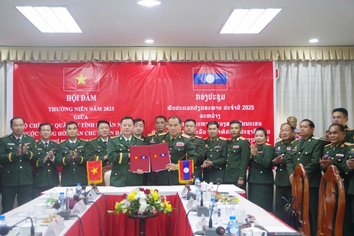 Ký kết biên bản phối hợp bảo vệ biên giới giữa Quảng Trị và Savannakhet