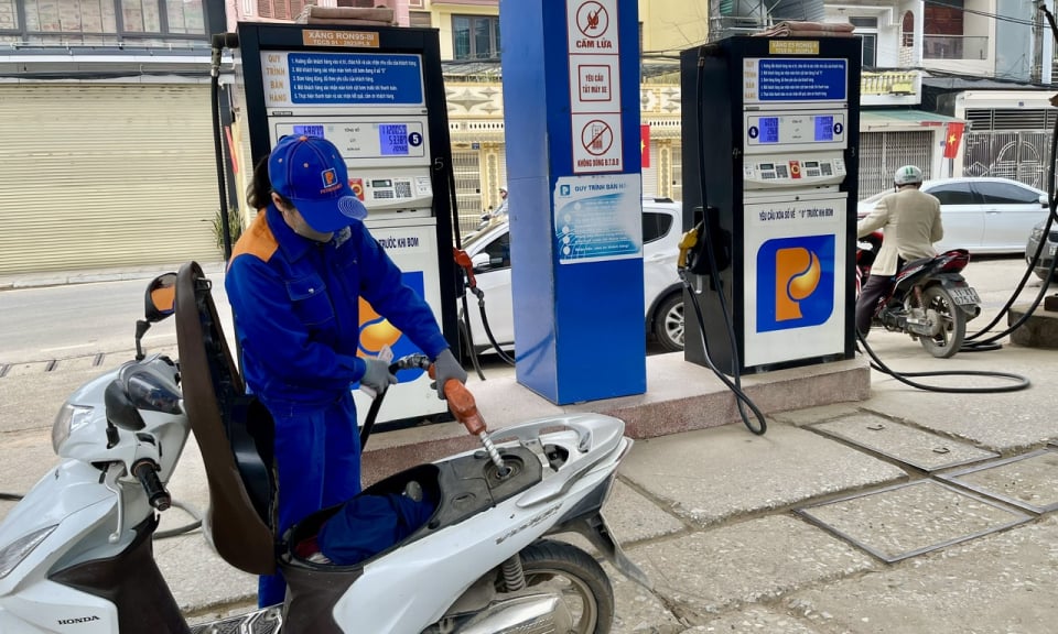 Giá xăng, dầu giảm đồng loạt, riêng dầu hỏa tăng giá từ 15h00 chiều 20/11 - Báo Cao Bằng điện tử