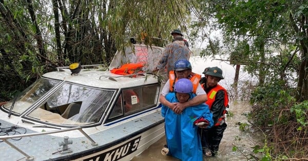 Đắk Lắk: Huy động hơn 12.300 cán bộ, chiến sĩ đi cứu trợ dân vùng lũ