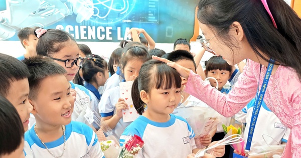 Những khoảnh khắc đẹp trong Ngày Nhà giáo Việt Nam tại TP HCM