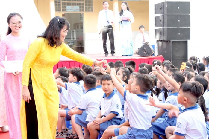 Rạng ngời ánh mắt cô, trò ngày Nhà giáo Việt Nam  - Ảnh 1.