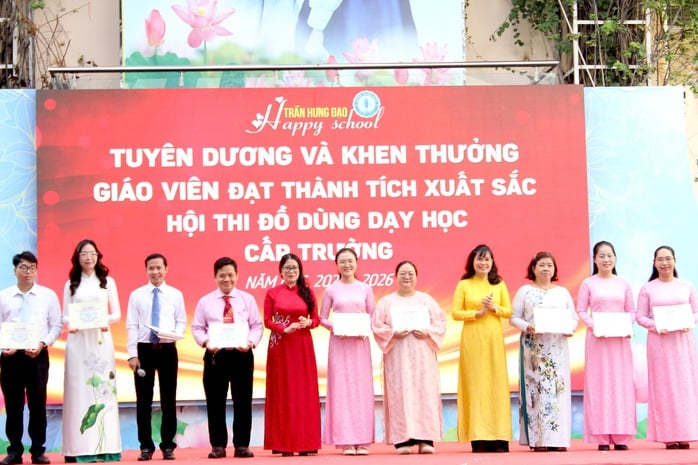 Rạng ngời ánh mắt cô, trò ngày Nhà giáo Việt Nam  - Ảnh 2.