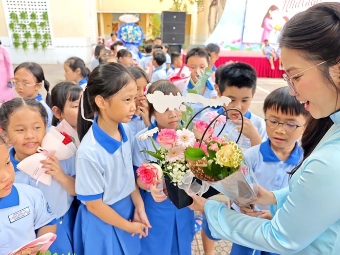 Rạng ngời ánh mắt cô, trò ngày Nhà giáo Việt Nam  - Ảnh 5.