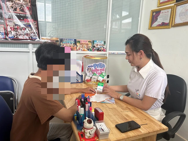 'Đồng tâm hiệp lực' để chấm dứt dịch HIV/AIDS- Ảnh 1.