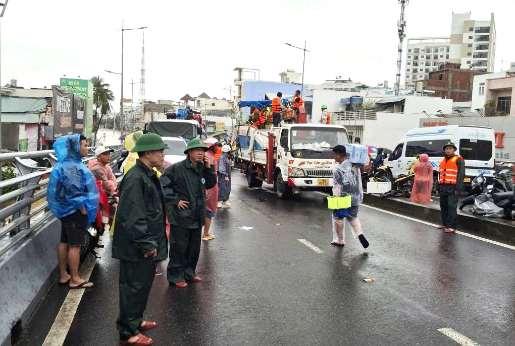 Ο Συνταγματάρχης Φαν Τανγκ Λονγκ διηύθυνε την επιχείρηση διάσωσης στο σημείο.