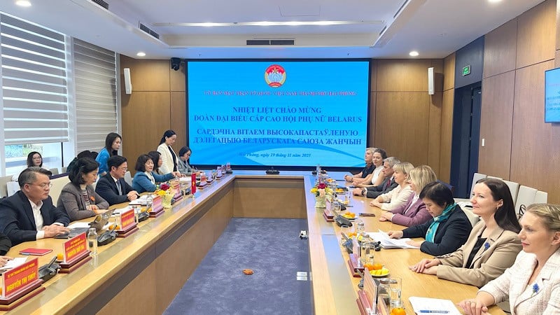 Şehir Parti Komitesi Sekreter Yardımcısı, Hai Phong şehri Vietnam Anavatan Cephesi Komitesi Başkanı Yoldaş Pham Van Lap, Belarus Cumhuriyeti Kadınlar Birliği'nin üst düzey heyetiyle görüştü.