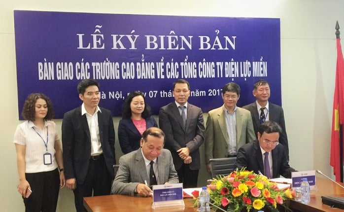 Kỷ niệm ngày 20-11: Dấu ấn 49 năm của Trường Cao đẳng Điện lực Thành phố Hồ Chí Minh - Ảnh 7.