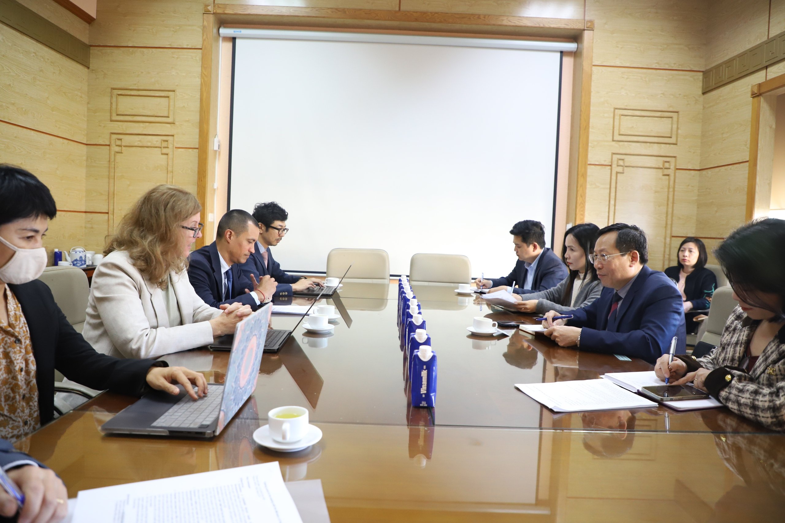 Thứ trưởng Bộ Y tế Lê Đức Luận tiếp đoàn Ngân hàng Phát triển Châu Á- Ảnh 5.