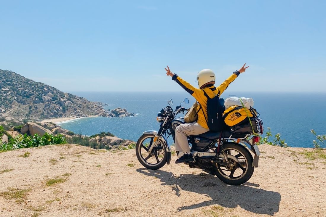 کوسٹل روڈ جو موٹر سائیکل کے ذریعے موئی ڈنہ کی طرف جاتی ہے۔