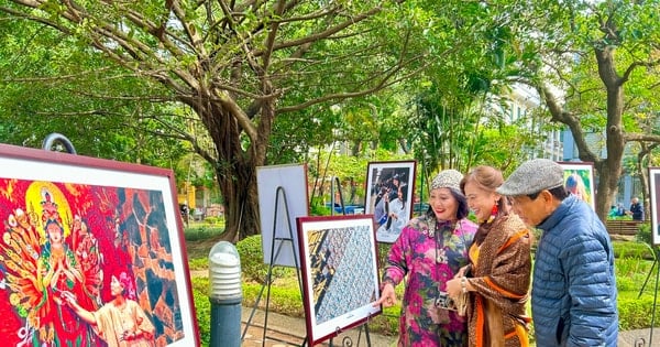 Ngắm nhìn “Phụ nữ trong cuộc sống” đằm thắm, bình dị