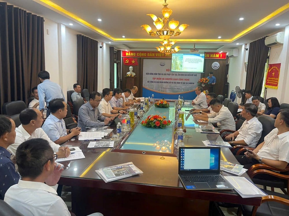 Ứng dụng công nghệ để dự báo và giảm xói lở bờ biển Đà Nẵng - Ảnh 1.