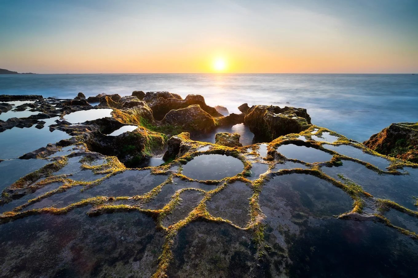 Matahari terbit di Hon Do Ninh Thuan