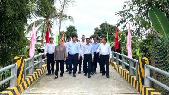 Khánh thành cầu Đại đoàn kết