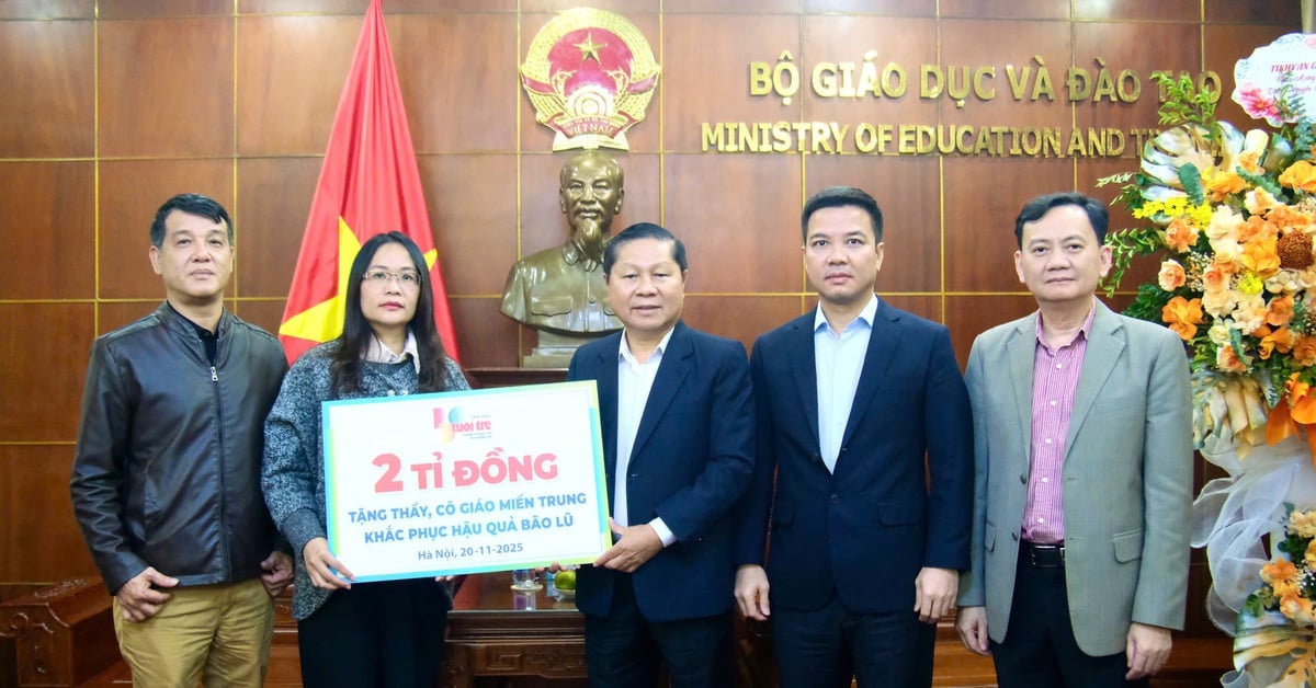 Món quà ý nghĩa tặng thầy cô vùng bão lũ miền Trung nhân ngày 20-11