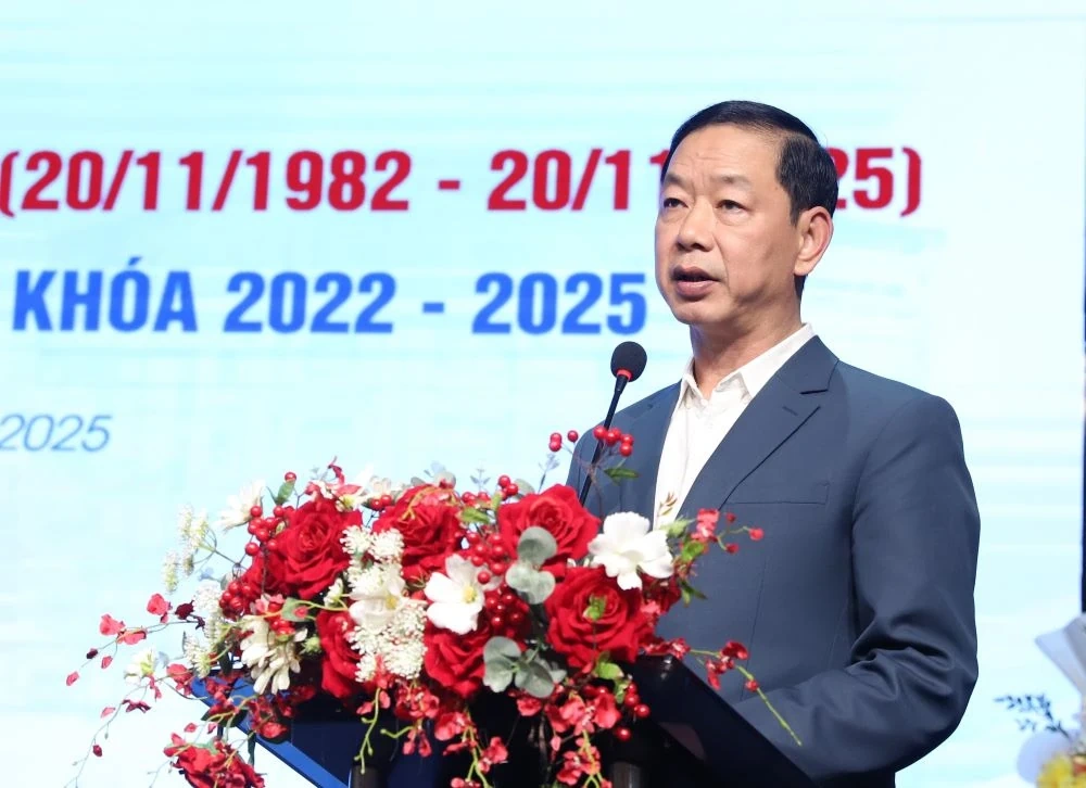 হপ লুক মেডিকেল কলেজ ভিয়েতনামী শিক্ষক দিবস উদযাপন করেছে এবং শিক্ষার্থীদের ডিপ্লোমা প্রদান করেছে