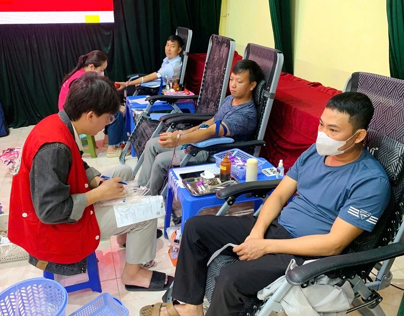 בית החולים הכללי המחוזי טאנה הואה מרחיב את ארגון תרומות הדם למחוז נין בין