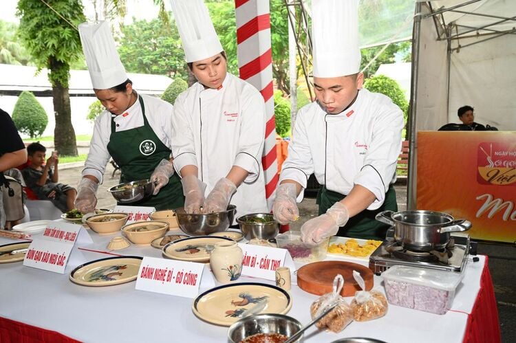 100 món ngon từ sợi gạo lập kỷ lục tại Ngày hội Sợi gạo Việt 2025