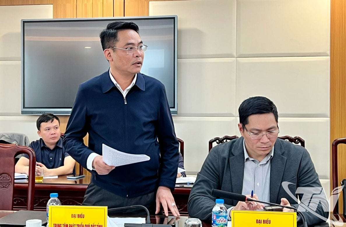 Ledare för Provincial Land Fund Center rapporterade vid mötet.