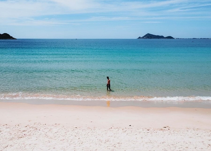 Tắm biển Vịnh Hòa