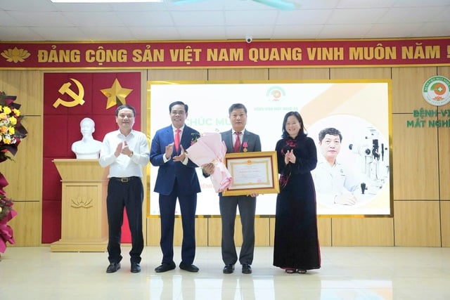 Tôn vinh tân Phó Giáo sư của ngành Y Nghệ An- Ảnh 2.