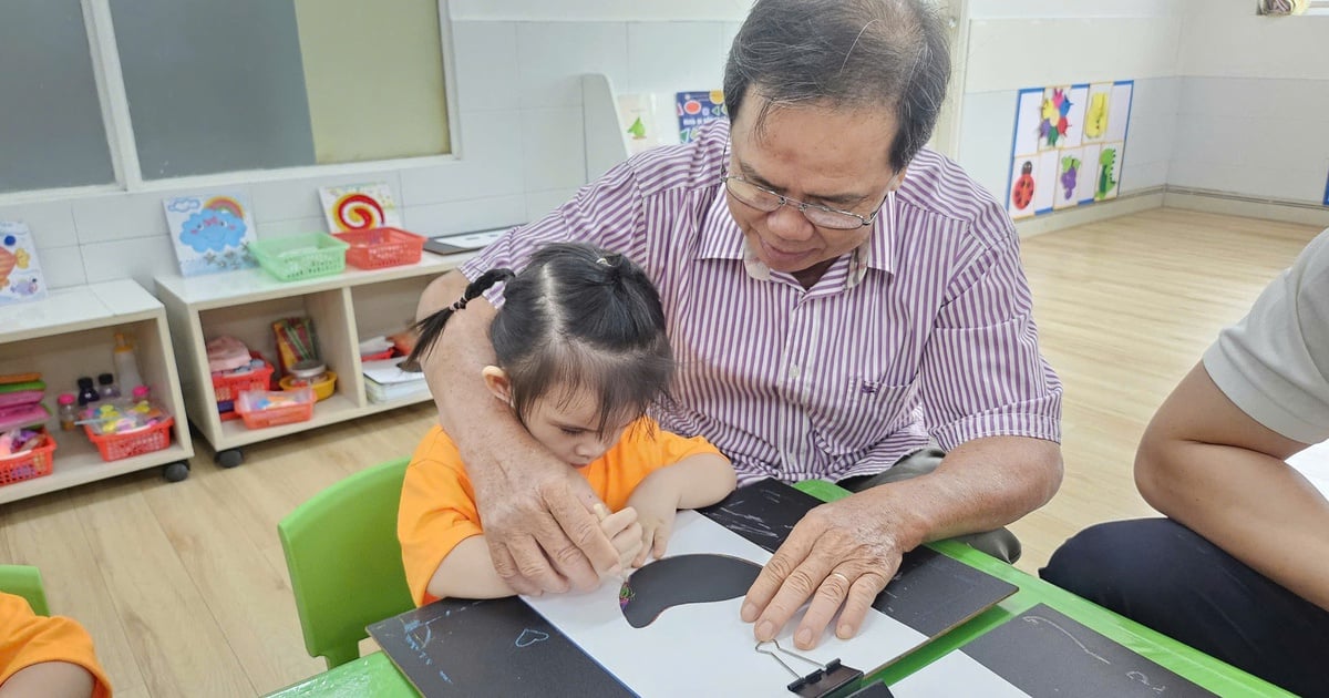 Ông bà vào trường cháu, thử nỗi vất vả nghề giáo viên mầm non