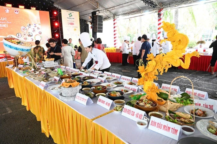 100 món ngon từ gạo, bún vừa lập kỷ lục tại TP HCM có gì hấp dẫn? - Ảnh 1.