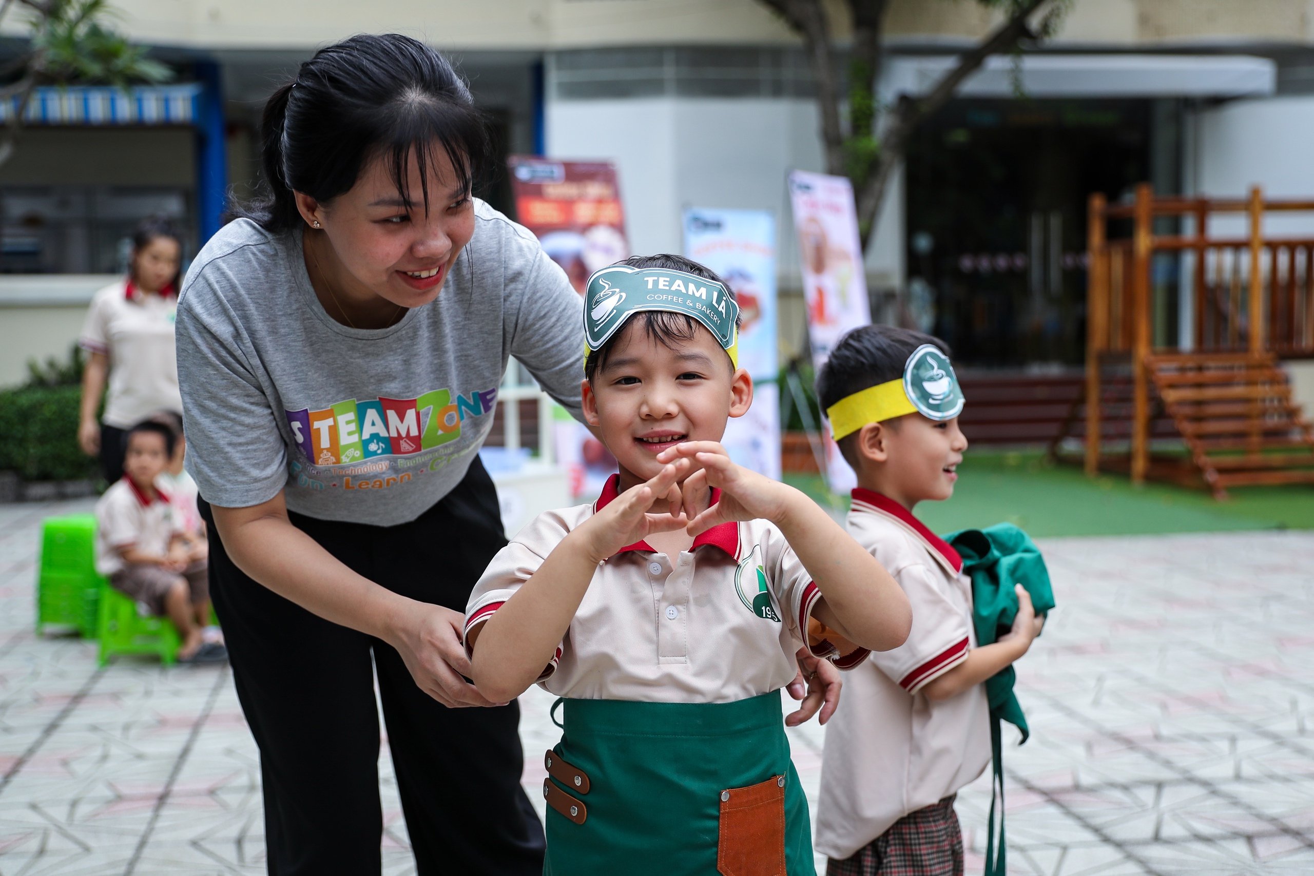 Ông bà vào trường cháu, thử vất vả nghề giáo viên mầm non - Ảnh 8.