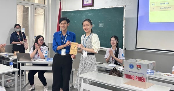 Lời cảm ơn xúc động của chàng sinh viên khuyết tật trong ngày đặc biệt