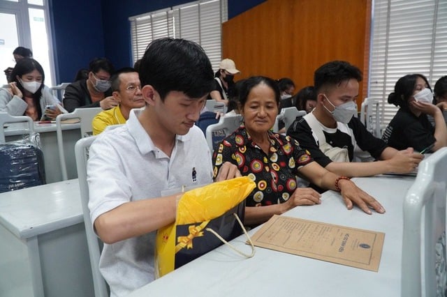 Lời cảm ơn xúc động của chàng sinh viên khuyết tật trong ngày đặc biệt - Ảnh 1.