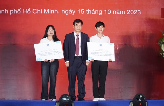 Lời cảm ơn xúc động của chàng sinh viên khuyết tật trong ngày đặc biệt - Ảnh 2.