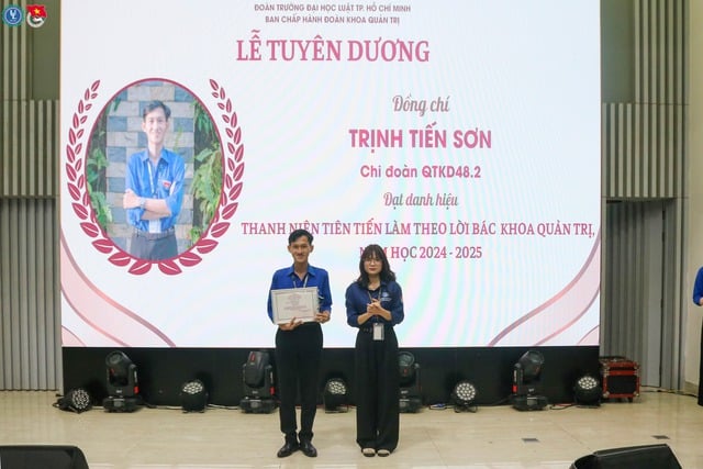 Lời cảm ơn xúc động của chàng sinh viên khuyết tật trong ngày đặc biệt - Ảnh 4.