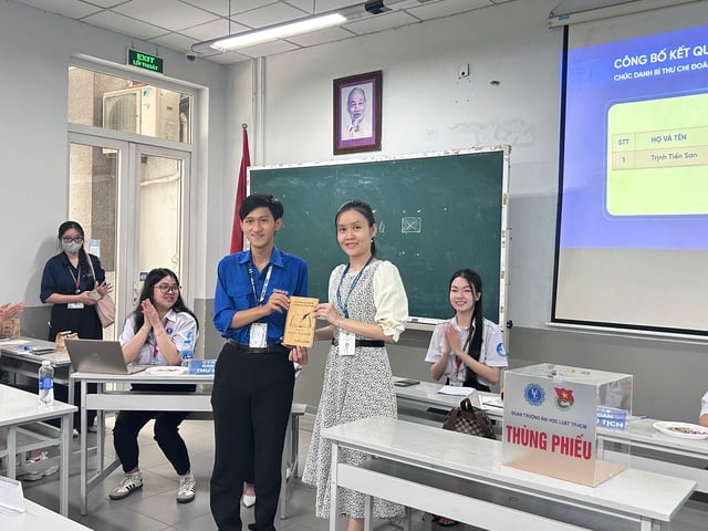 Lời cảm ơn xúc động của chàng sinh viên khuyết tật trong ngày đặc biệt - Ảnh 5.