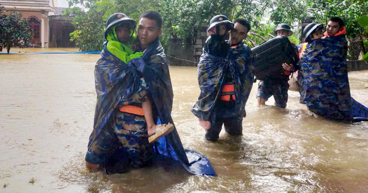 Ngập lụt ở Khánh Hòa, Đắk Lắk: Bằng mọi cách đưa người dân đến nơi an toàn
