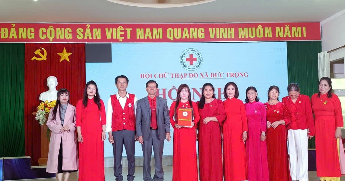 Công bố quyết định hợp nhất Hội Chữ thập đỏ xã Đức Trọng