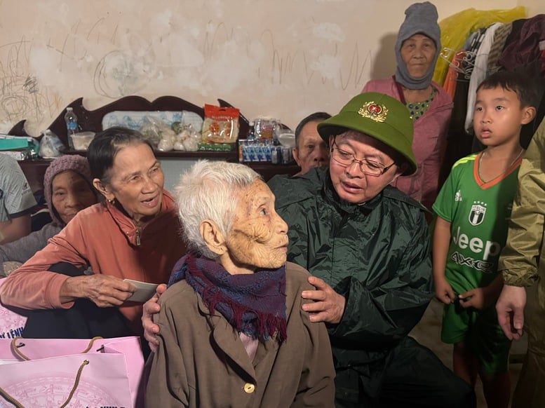 Phó Thủ tướng Hồ Quốc Dũng: Không để người dân kêu cứu trong đêm, bằng mọi cách tiếp cận vùng ngập sâu cứu dân- Ảnh 5.