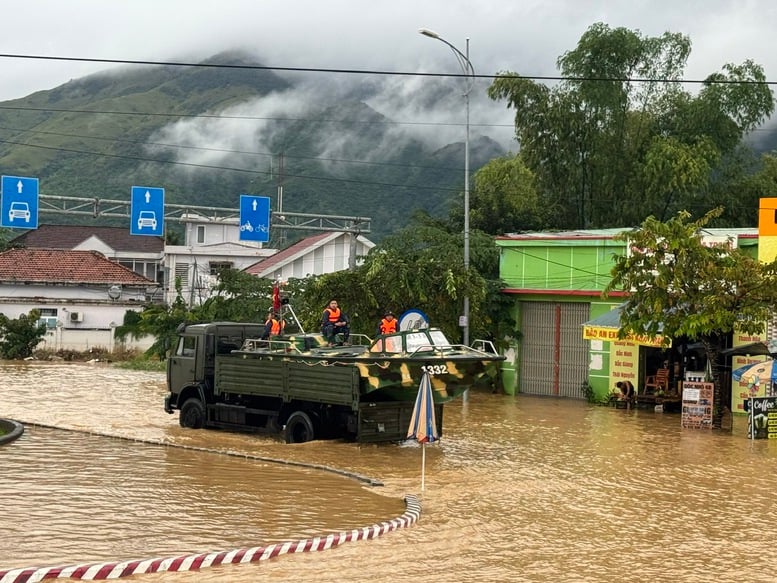 Phó Thủ tướng Hồ Quốc Dũng: Không để người dân kêu cứu trong đêm, bằng mọi cách tiếp cận vùng ngập sâu cứu dân- Ảnh 7.
