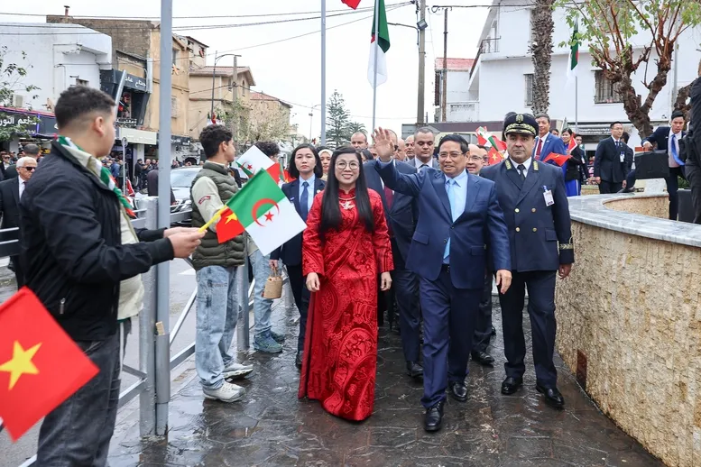 Thủ tướng thăm Đại lộ Hồ Chí Minh và khánh thành bia tưởng niệm Người tại Algeria- Ảnh 1.