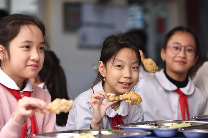 Bữa ăn bán trú luôn là mối quan tâm lớn của các bậc phụ huynh và nhà trường